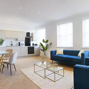  Apartment The Salisbury - Luxury By In